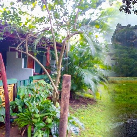 Bandula Home Stay Sigiriya Bagian luar foto